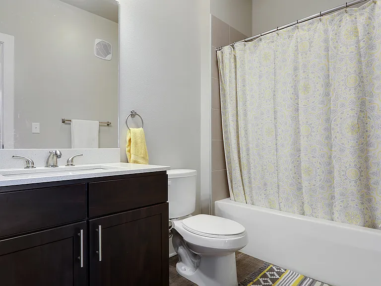 Creekside Crossing Apartments — Photo 8