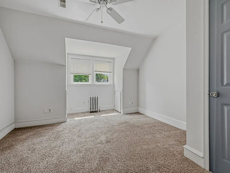 412 W 23rd St — Photo 24