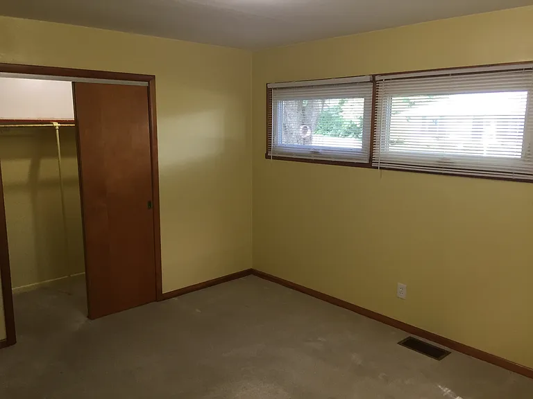 1205 W Waid Ave — Photo 11