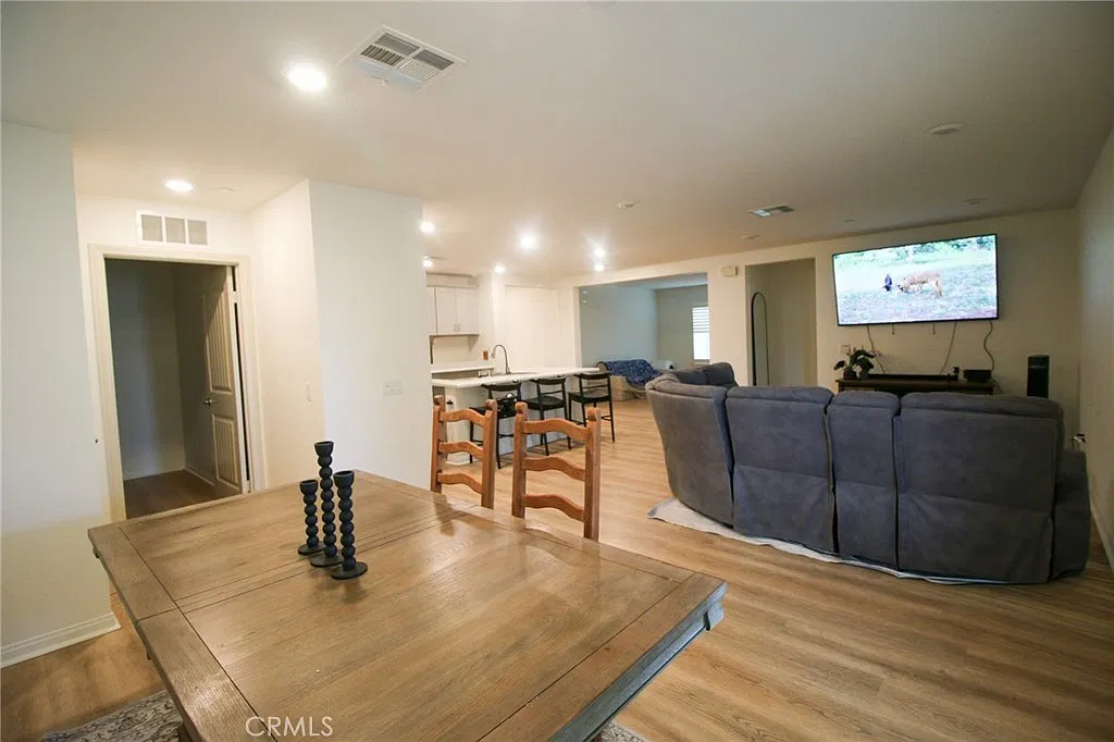 3 bed, 1771 sqft, $3,195 — Photo 2