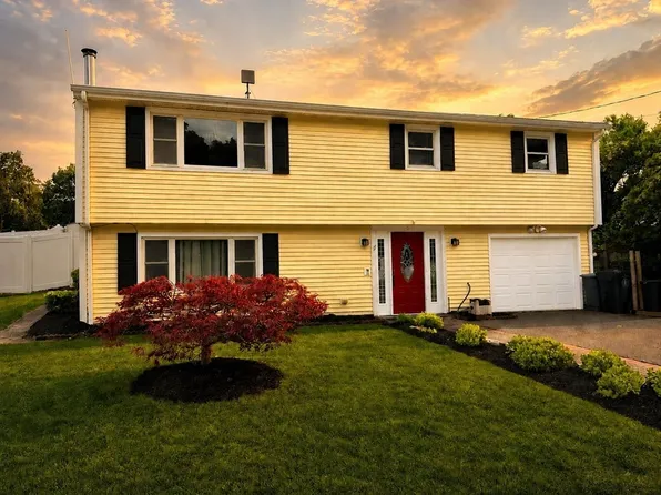 150 Coolidge St, Swansea, MA 02777