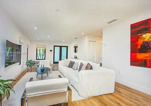 5th image of 412 NW 41st St