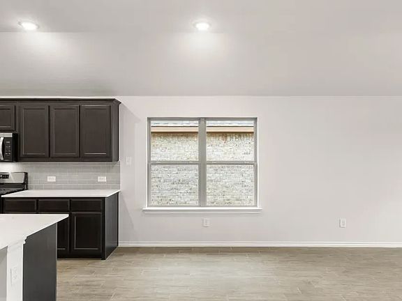 4th image of 2841 Hay Ln