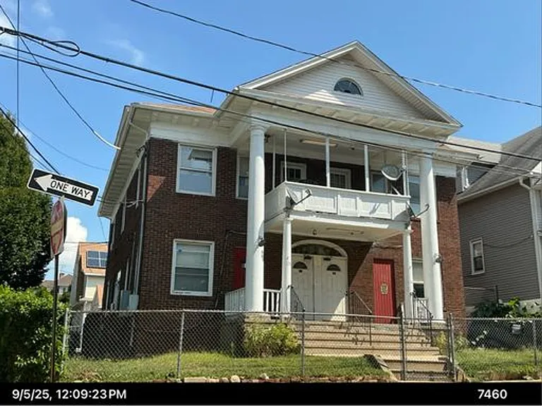 118-120 Sanford Pl — Photo 1