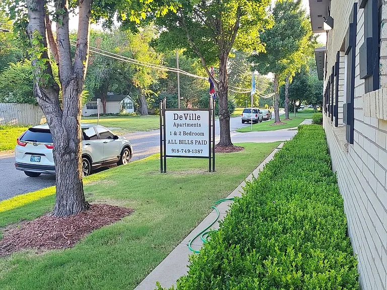 DeVille Apartments — Photo 10