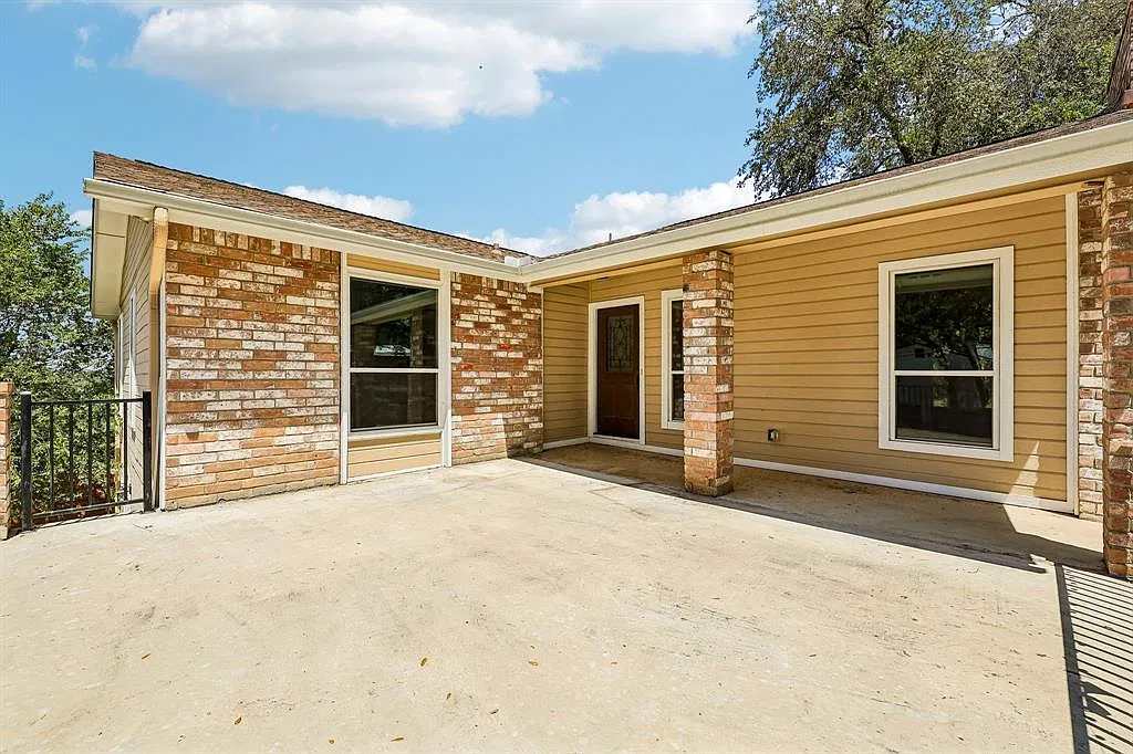 4 bed, 3.0 bath, 2694 sqft, $2,750 — Photo 4