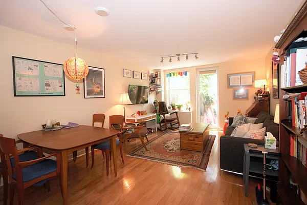 Rented by R New York | media 21