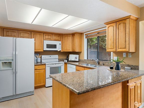 3rd image of 16318 197th Avenue NE