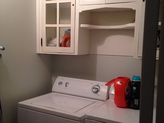 Laundry
						:
						Indoor/hallway