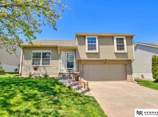 17714 Lillian St, Omaha, NE 68136