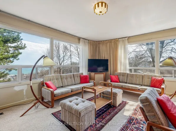 37 Sunnypoint Cres, Toronto, ON M1M 1B8