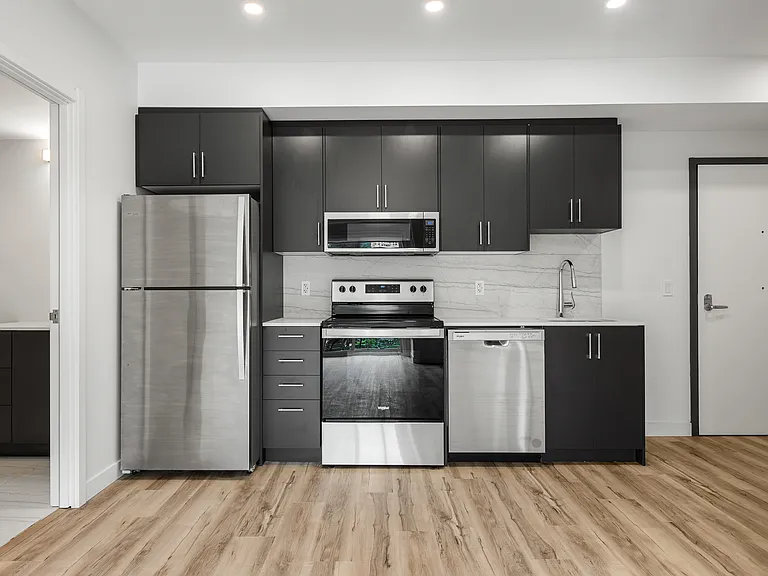 177 Armstrong St — Photo 32