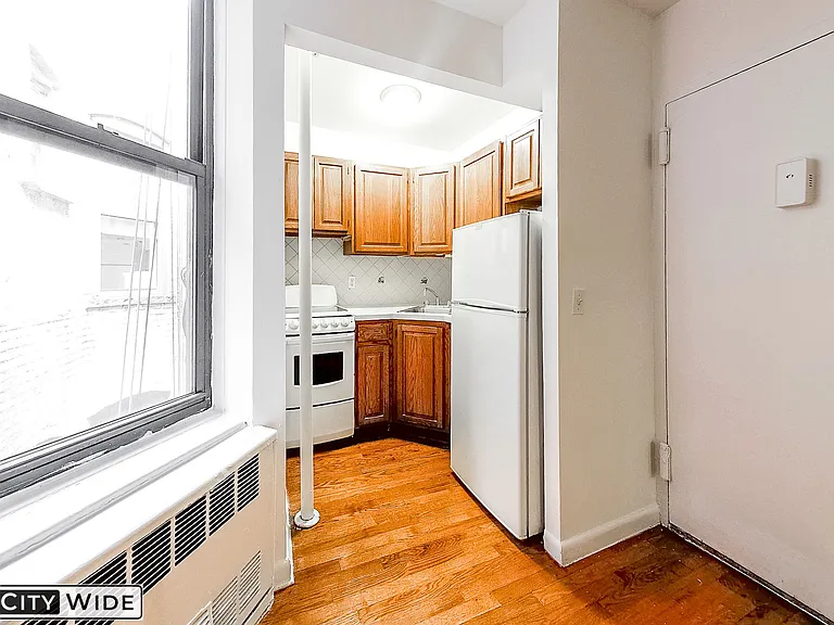 330 E 93rd St #5C — Photo 4