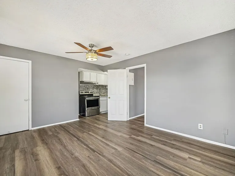 4438 N Hein Rd — Photo 12