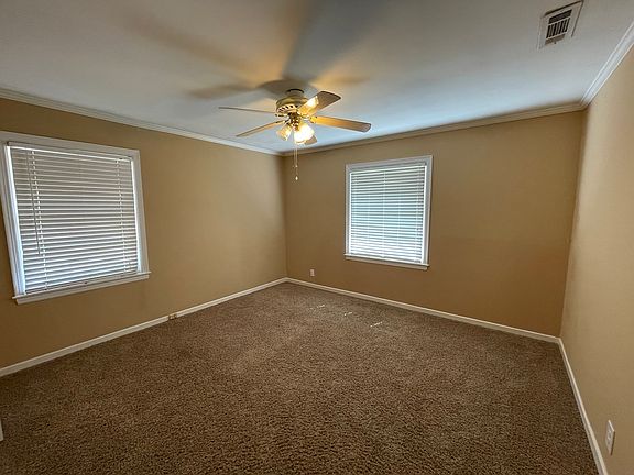 3rd image of 2208 White Oak Dr
