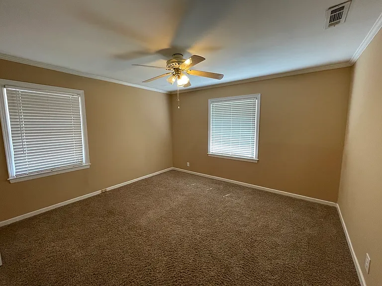 2208 White Oak Dr — Photo 3