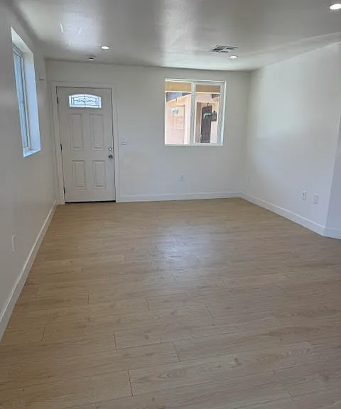 1243 1/2 W 41st Pl — Photo 9