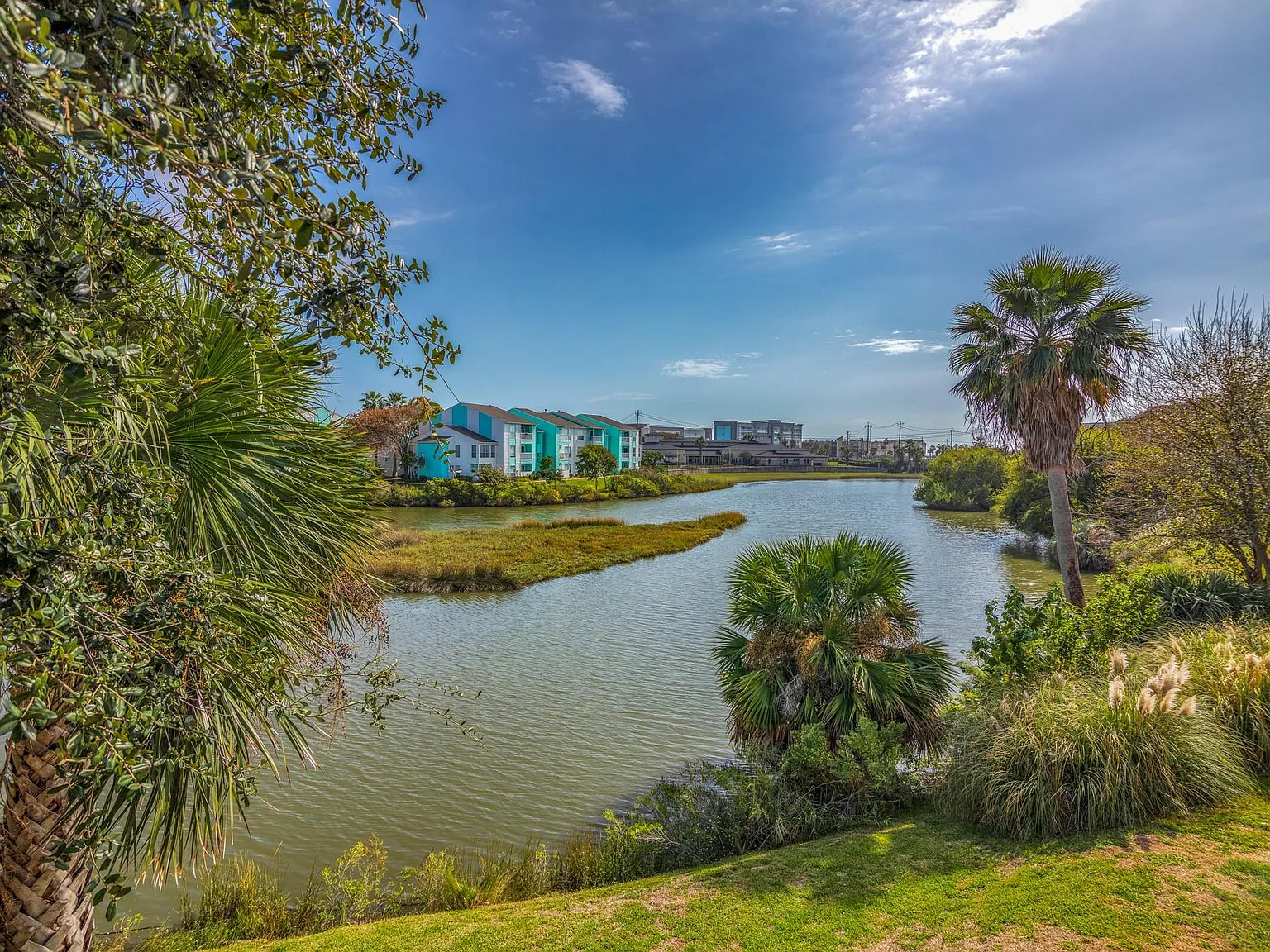 2 bed, 1.0 bath, 932 sqft, $1,475 — Photo 1