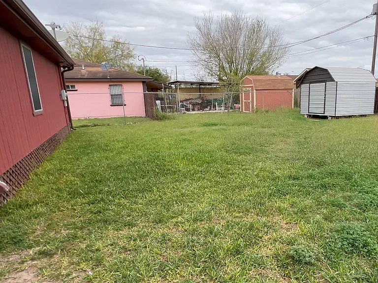 3300 N Juan St — Photo 10