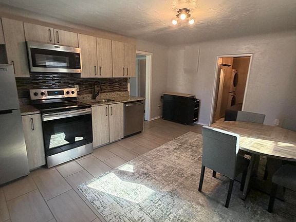 5th image of 2618 Idalia Ave #A