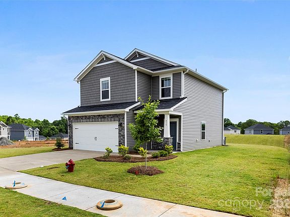 3rd image of 415 Luna Ln