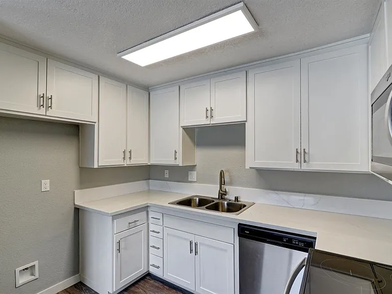 West Fifth Apartments — Photo 41