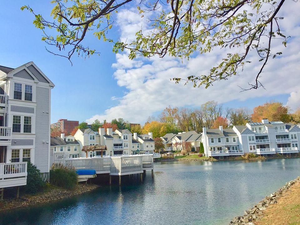 Water's Edge Community