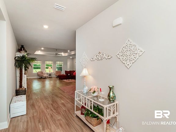 4th image of 9107 Oak Alley Way