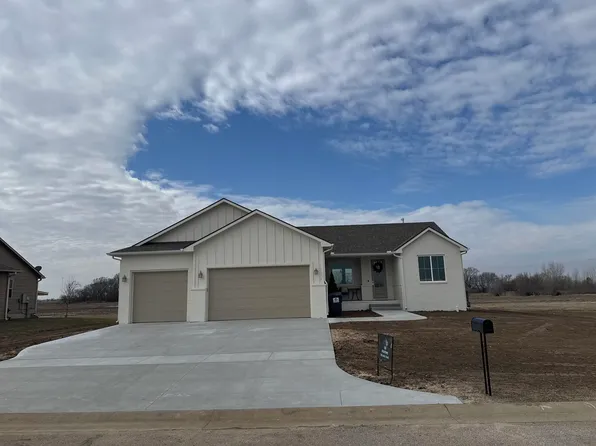 1213 N Trails End Ct, Mount Hope, KS 67108
