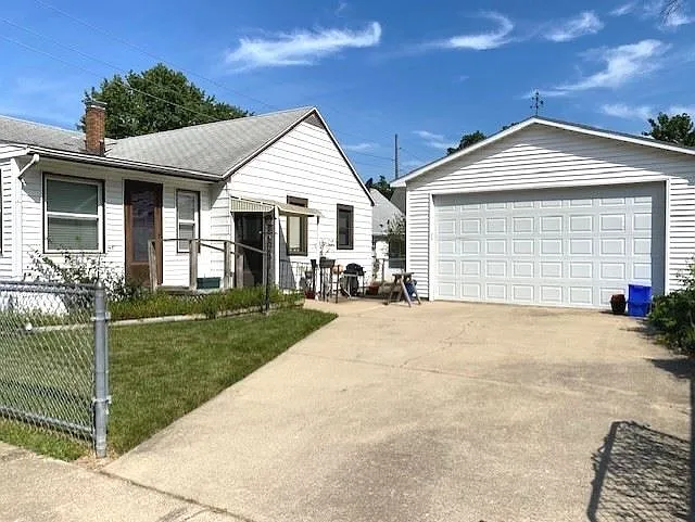 1008 S Oak St photo 1