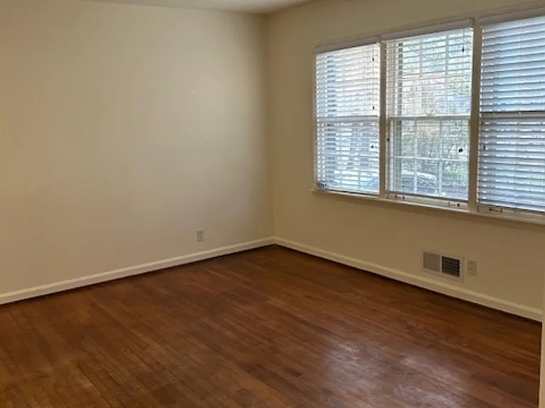 4025 Montclair Rd — Photo 2