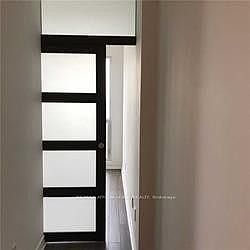 4th image of 386 Yonge St #3910
