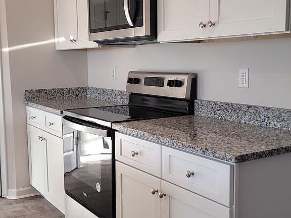 5th image of 1725 Phillips Cir