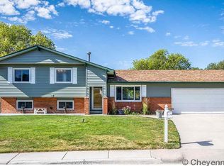 5041 Roundtop Dr, Cheyenne, WY 82009