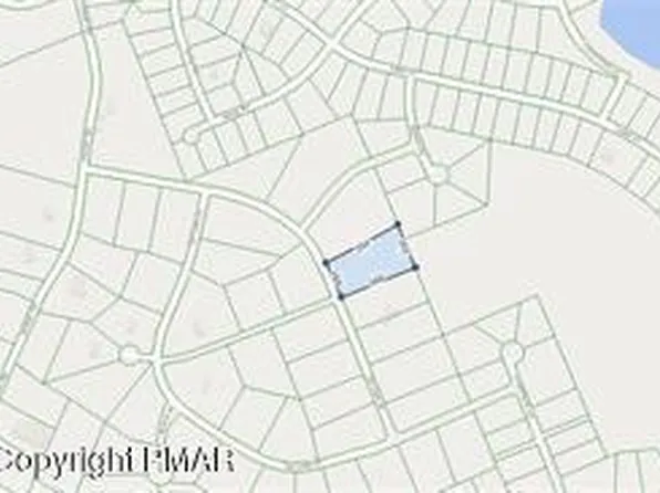 35 Tall Oak Dr, Pocono Lake, PA 18347