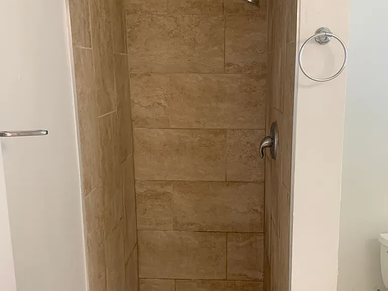 124 Chester Ave — Photo 14