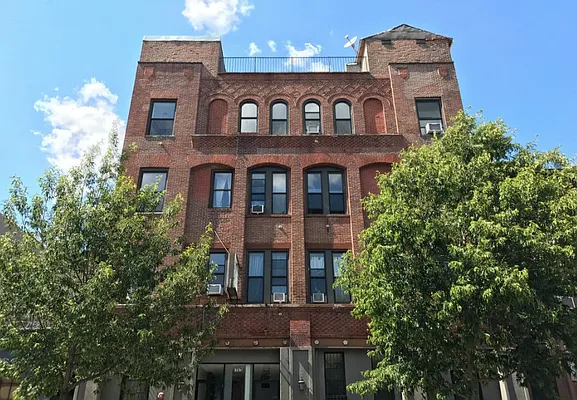 Rented by Manhattan Management LLC | media 88