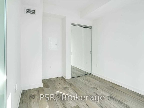 3rd image of 1 Yorkville Ave #5004