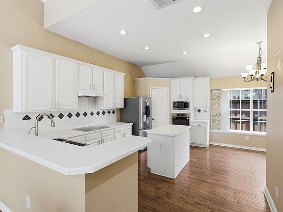3rd image of 5205 Teddington Park Dr