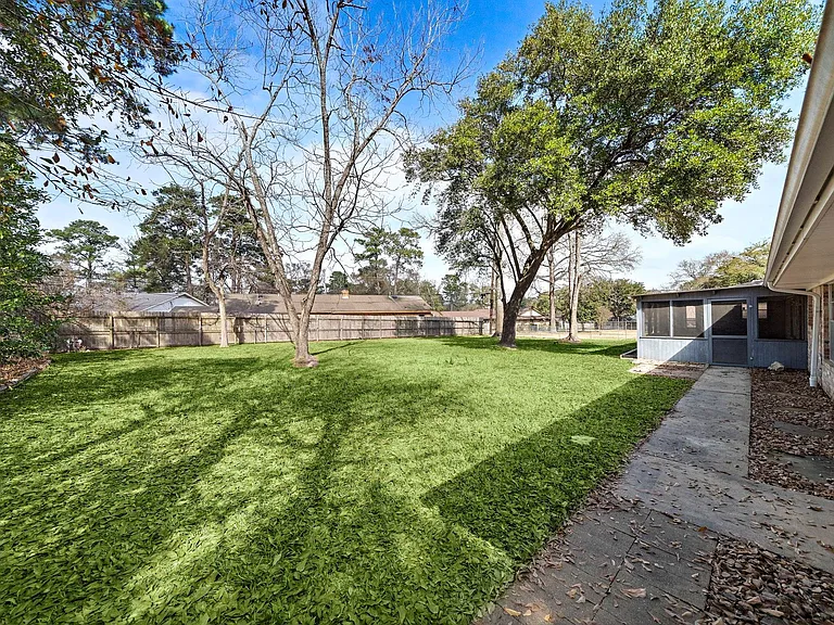 1104 Hillcrest Dr — Photo 16
