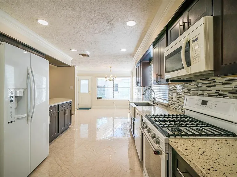 21203 Park Brook Dr — Photo 6