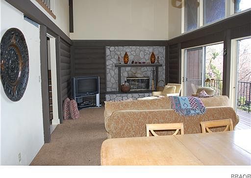 3rd image of 21 966th Willow