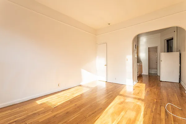 Rented by Bond New York | media 7