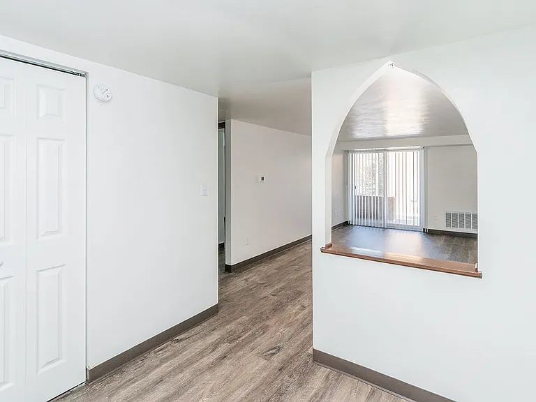 Landmark Apartments — Photo 38