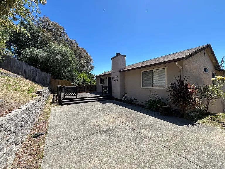 270 Riverview Dr — Photo 23