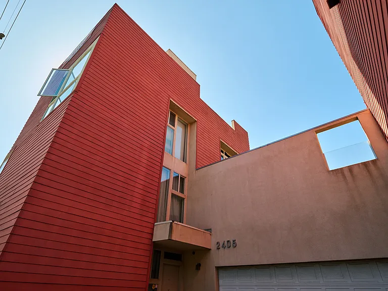 2405 Magnolia Ave — Photo 1