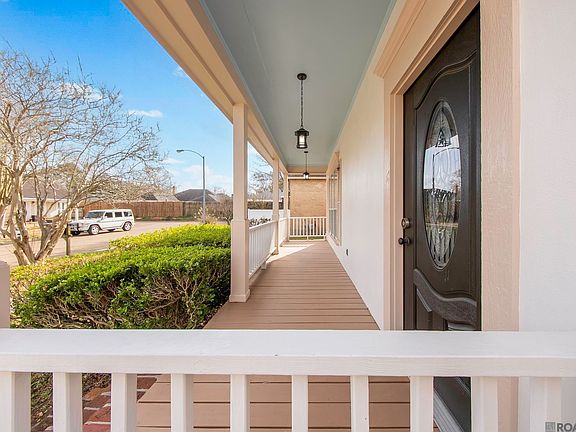 2nd image of 1731 Manor Oak Dr