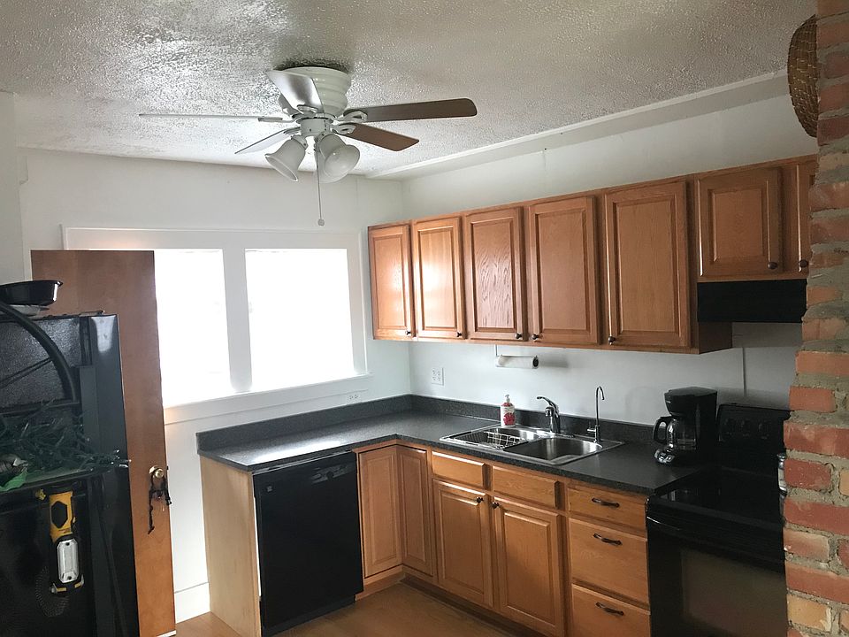 2nd image of 300 Burns Ave