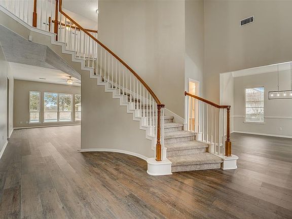 4th image of 2843 Everett Drive