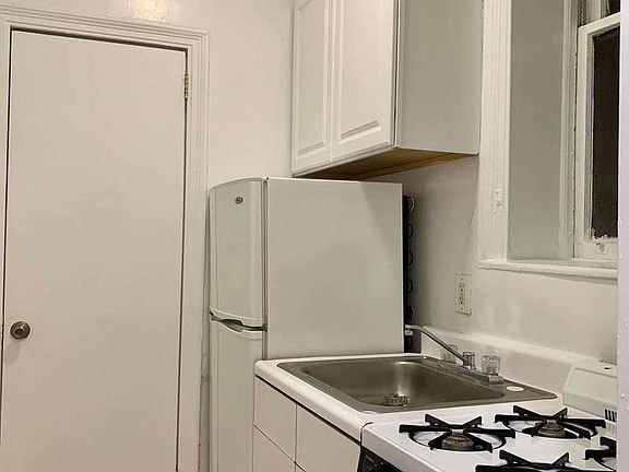 5th image of 320 E 34th St #1CA